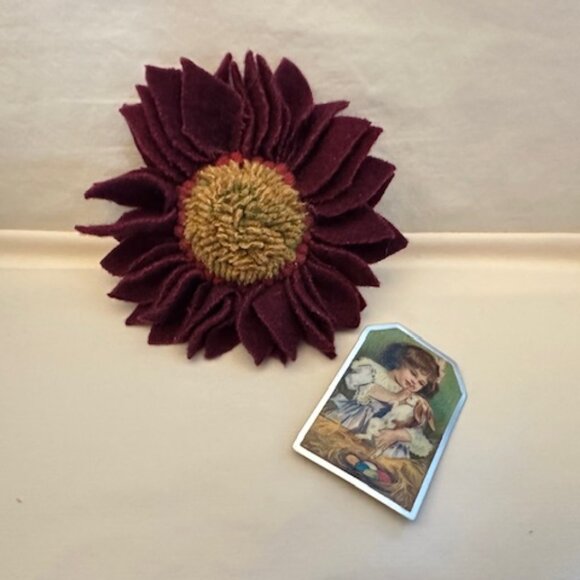 Handmade Felt Wool Flower Brooch & Portrait Print Pin - Picture 1 of 8